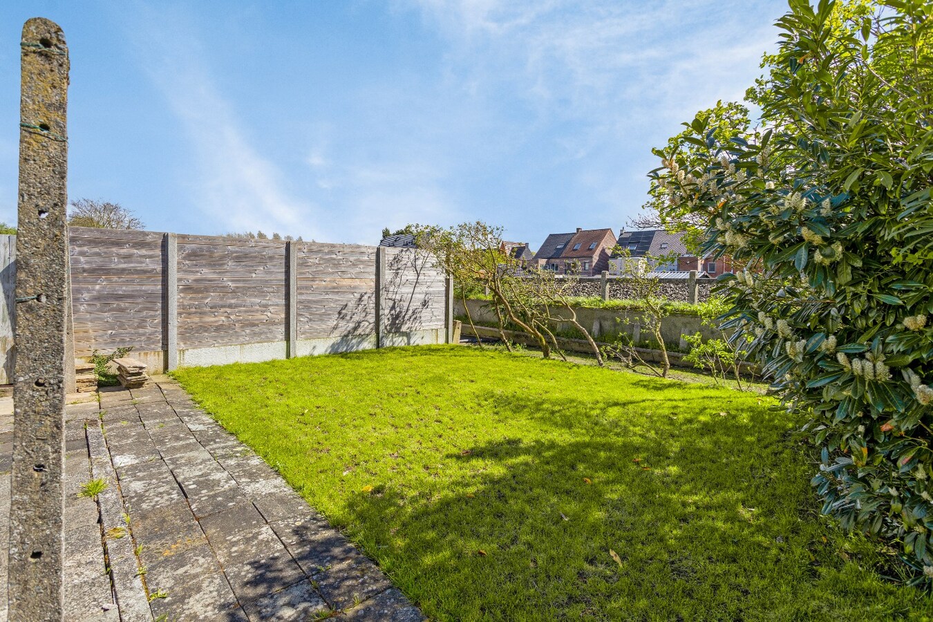 Te renoveren gezinswoning met 3 slpk in een gezellige wijk 