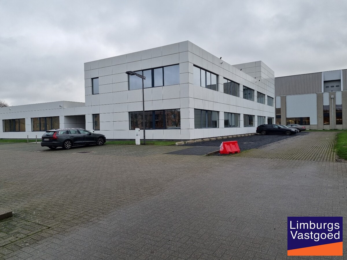 Kantoren 1e VDP - 527 m² + 25 parkings - nabij E 313 