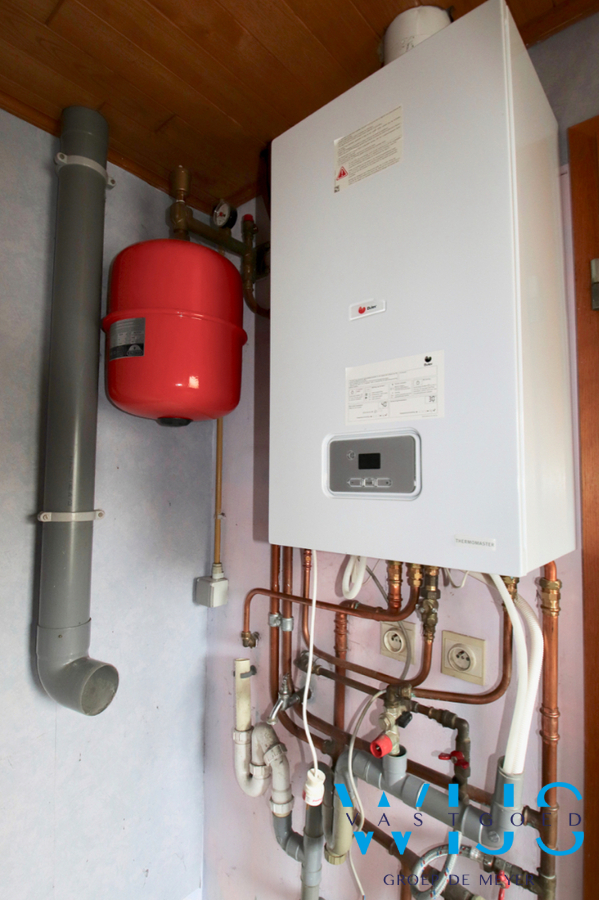 Op te frissen woonhuis op een mooi perceel te Ertvelde ! 