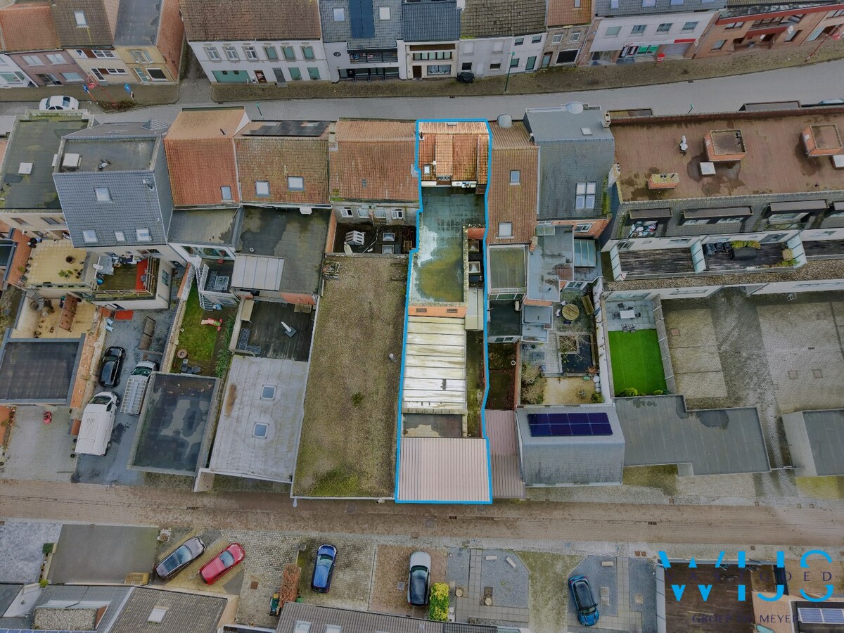 Karaktervol handelspand met woonst op topligging in Assenede! 