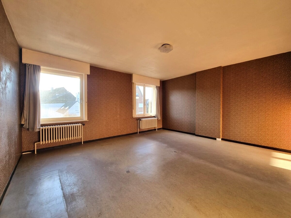 Zeer goed gelegen, te renoveren halfopen bebouwing - Heist 