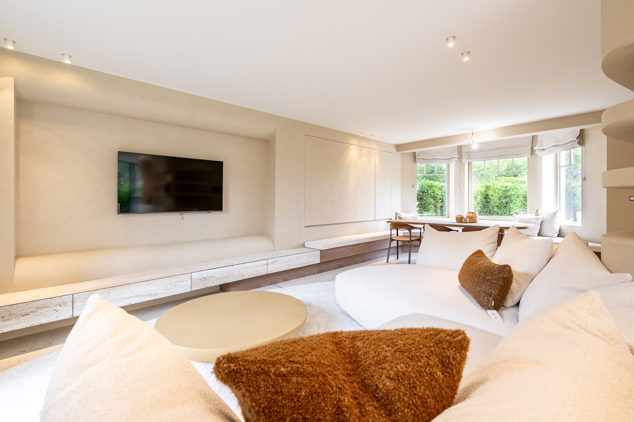 Très luxueuse et charmante villa jumelée rénovée, située à proximité du centre commercial de Knokke. 