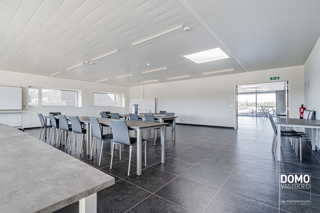 INNOVATIEVE RUIMTE MET LABO, LOGISTIEKE VOORZIENINGEN EN RESEARCH &amp; DEVELOPMENT IN EEN ECO-BEDRIJFSGEBOUW TE PAAL 