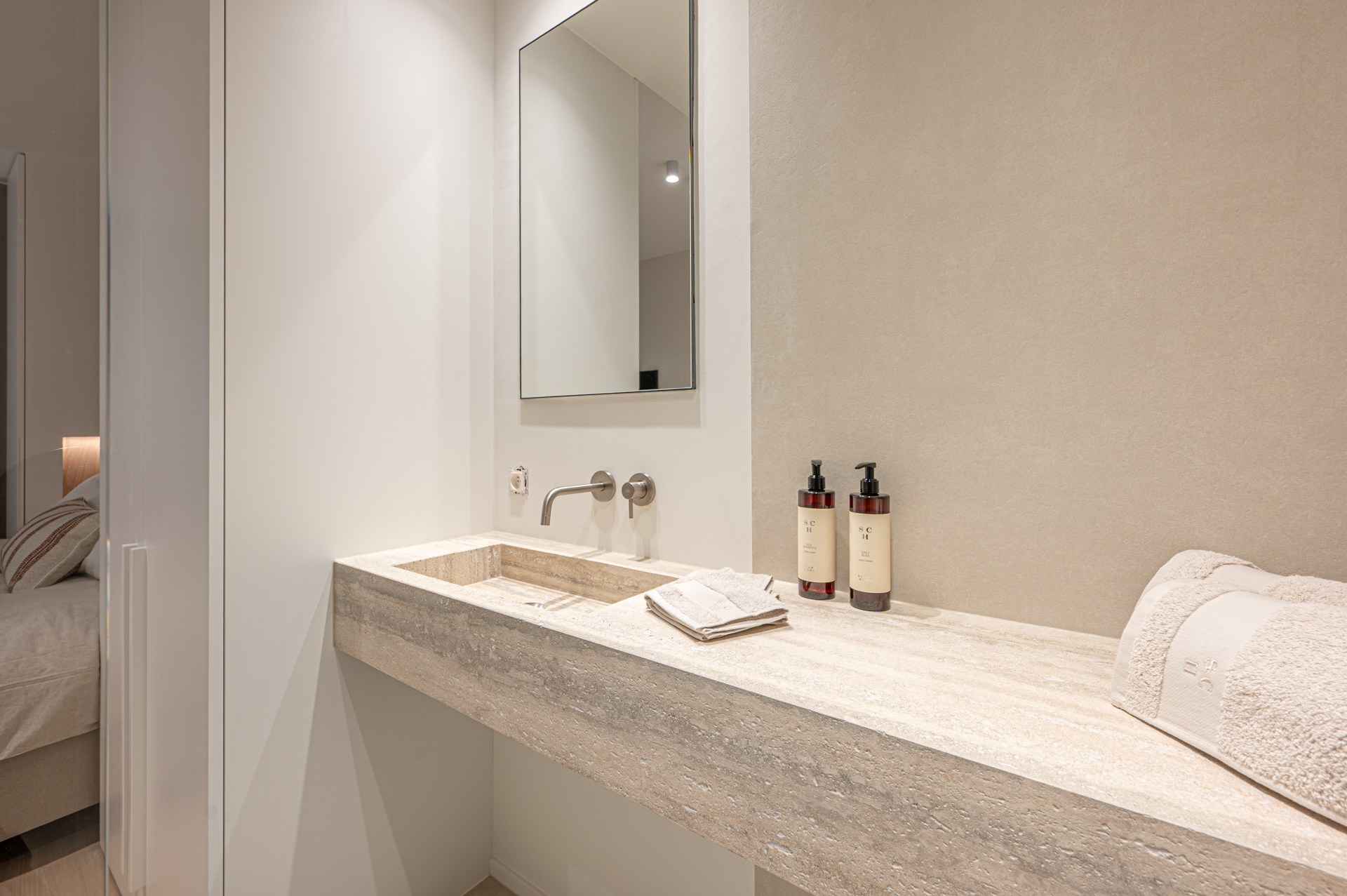 Exclusief gerenoveerd appartement met 3 slaapkamers te koop vlak bij het Albertstrand en het Rubensplein 