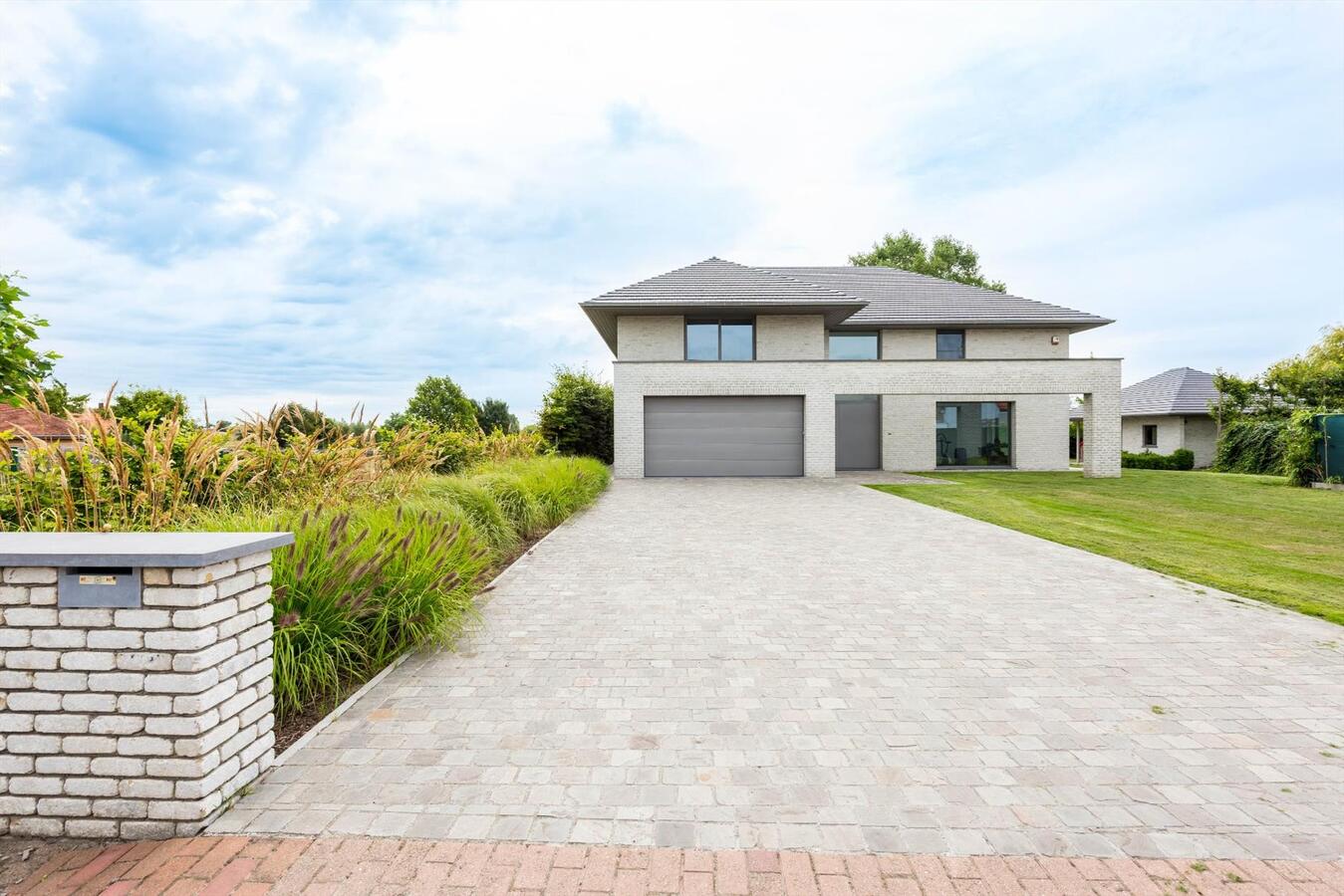 Exclusieve, riante villa op perceel van 3118 m² 