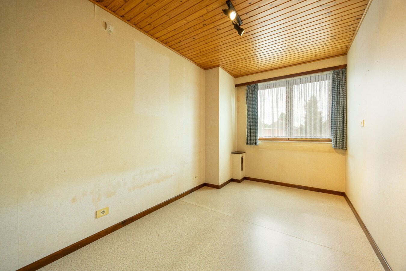 Ruime woning met praktijkmogelijkheden in het hart van Zoersel 