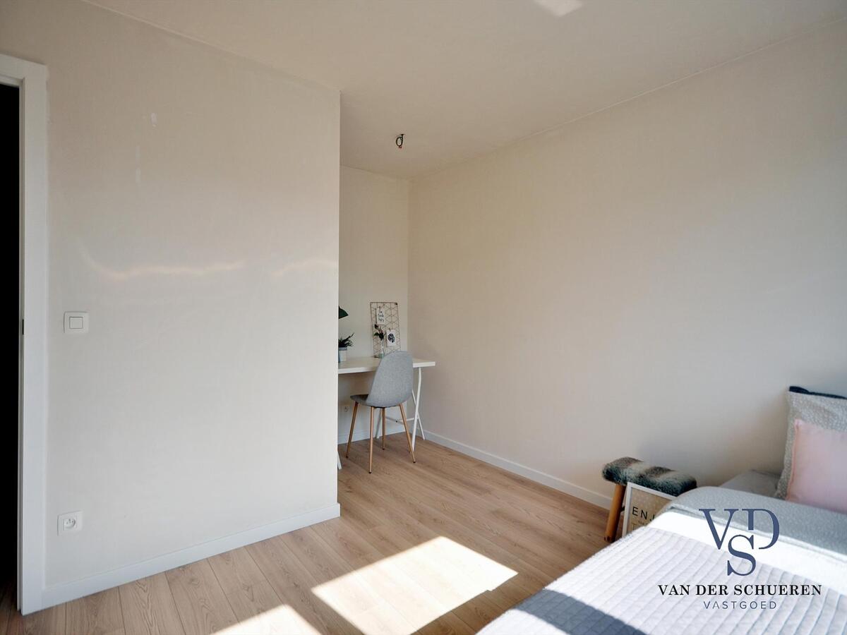 NIEUWBOUW MET HOOGWAARDIGE AFWERKING !  (verkoop met registratie !) TOPPER !! 