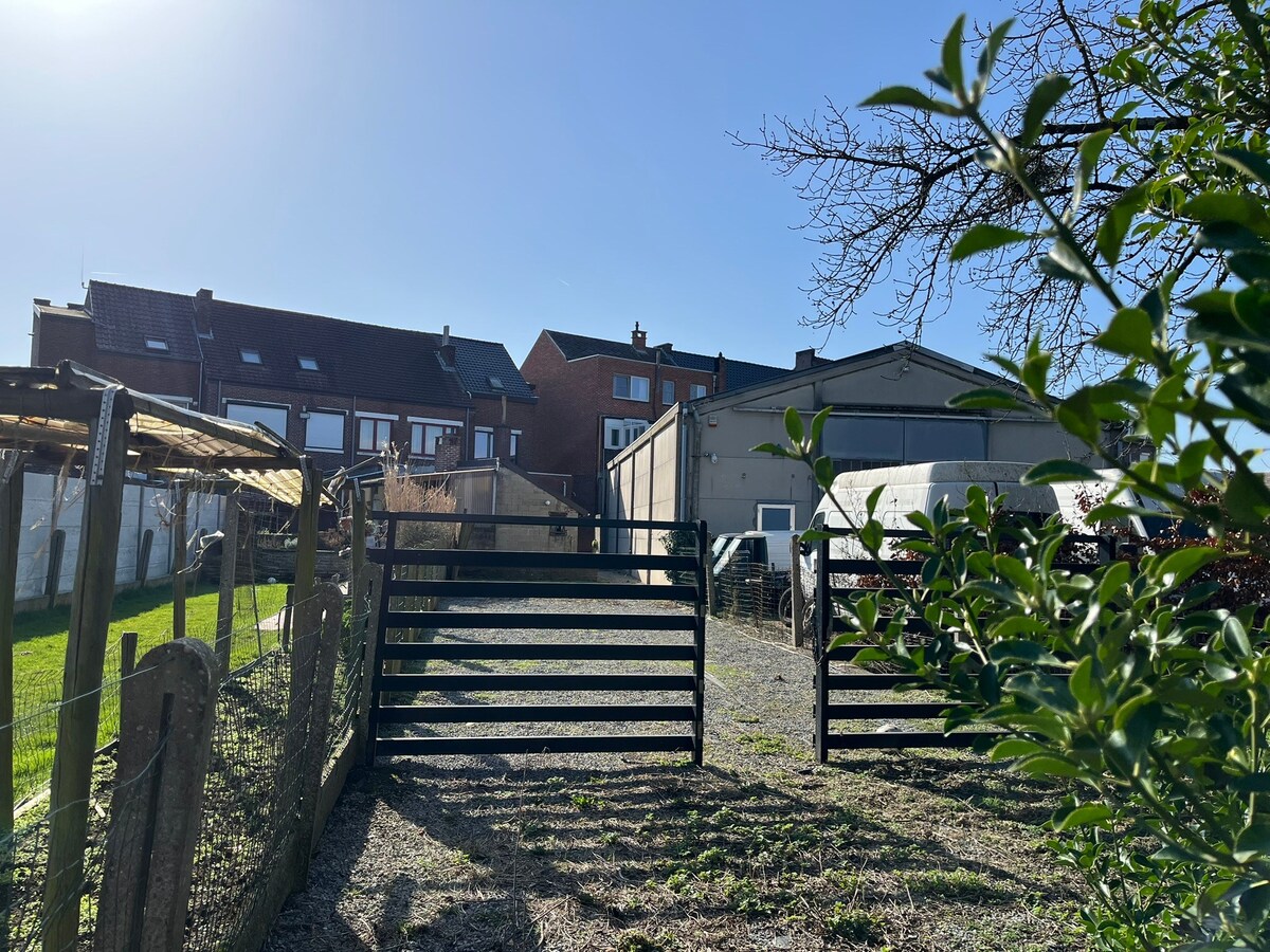 Interbellum-woning met 4 slaapkamers en tuin 
