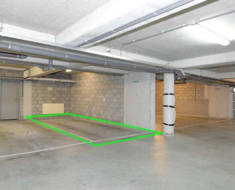 GELIJKVLOERS APPARTEMENT MET GARAGE 