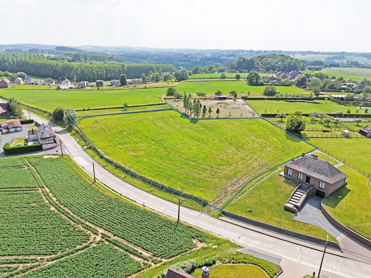 Bouwgrond voor open bebouwing op +/- 8 are te Zottegem 