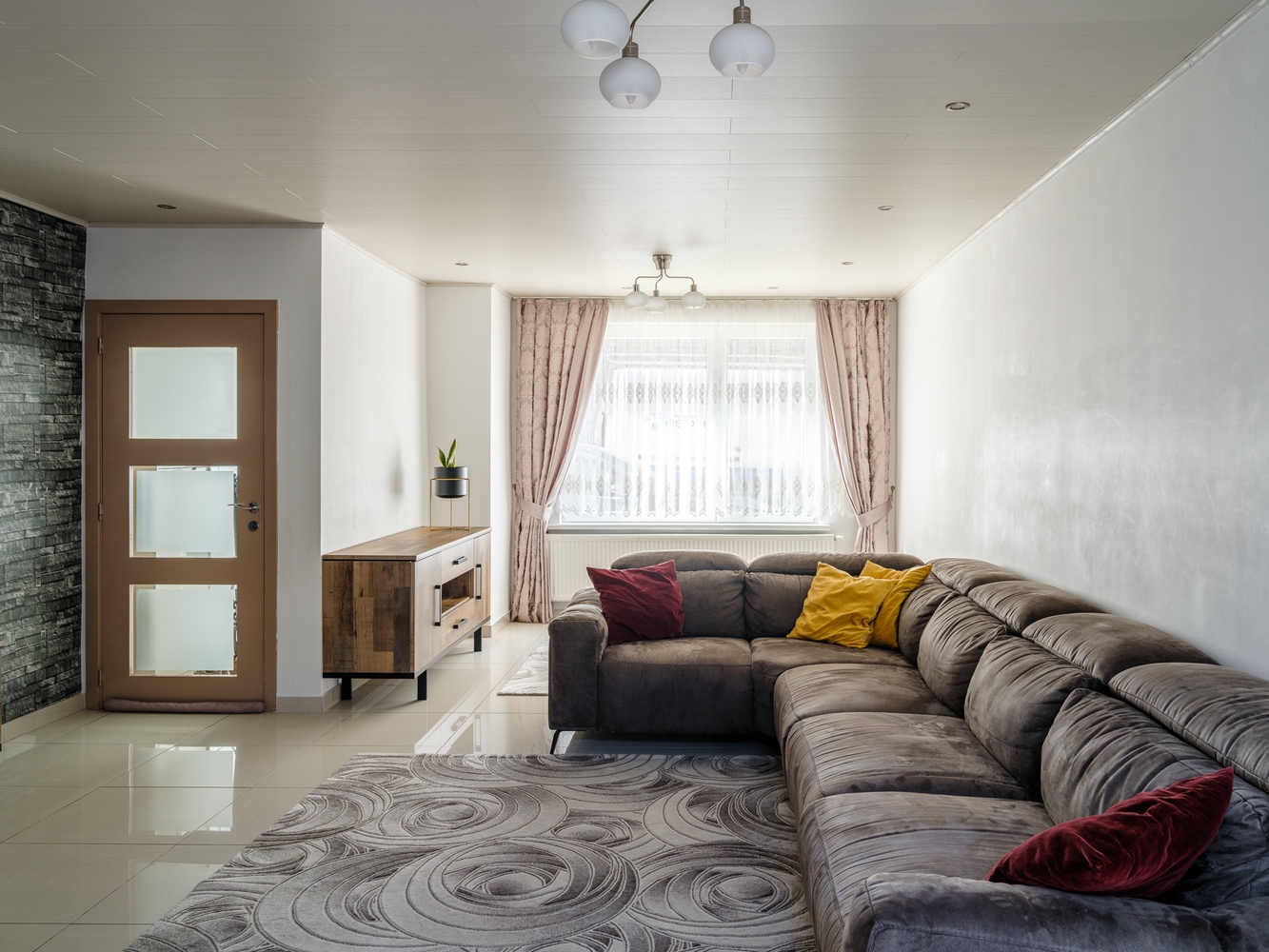 Instapklare woning nabij park met zeer ruime kamers 