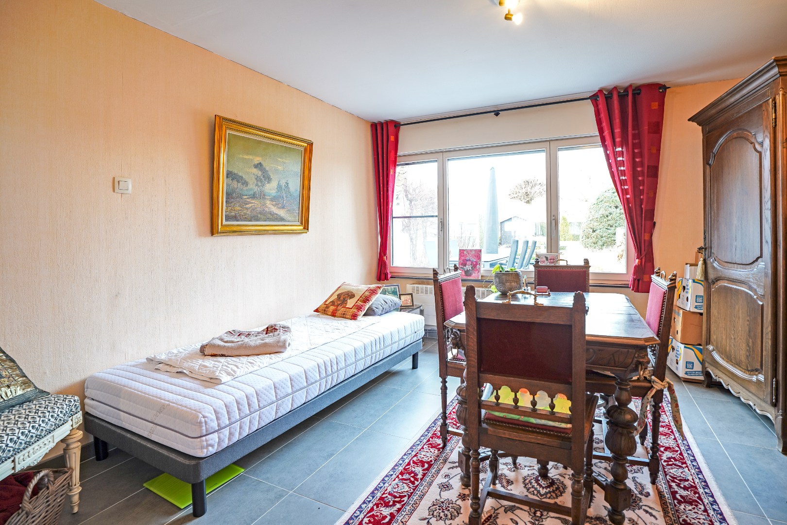 Ruime woning met zongerichte tuin op 554m². 