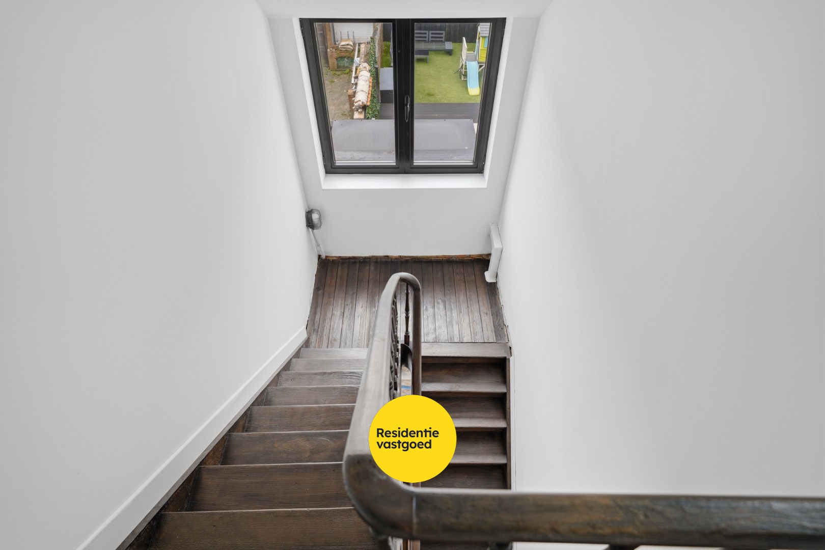 Volledig gerenoveerde woning met zonnige buitenruimte 