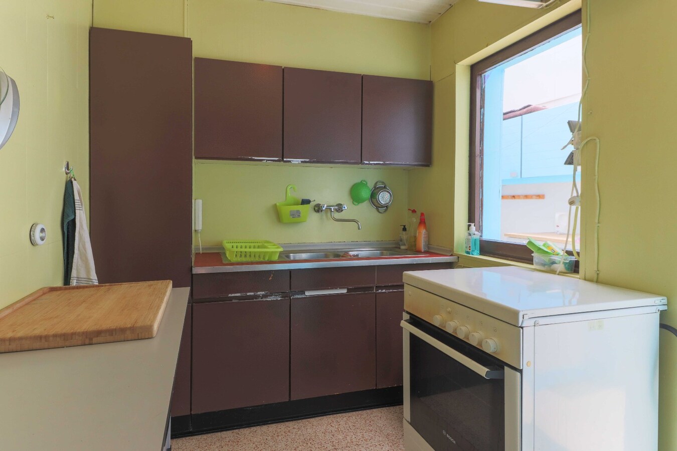 Goed gelegen woning met 3 slaapkamers en uitweg te Kortrijk! 