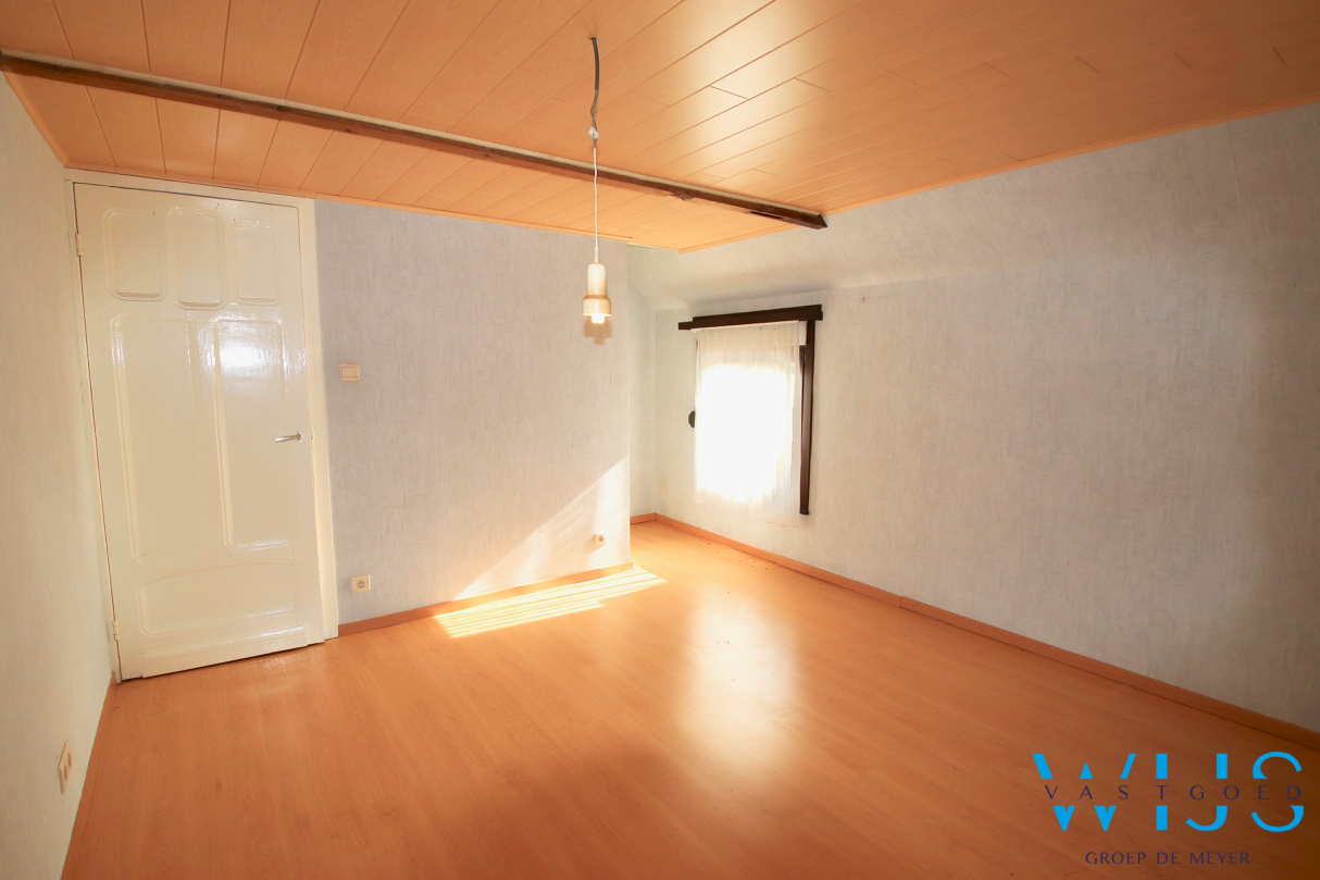 Op te frissen woonhuis op een mooi perceel te Ertvelde ! 