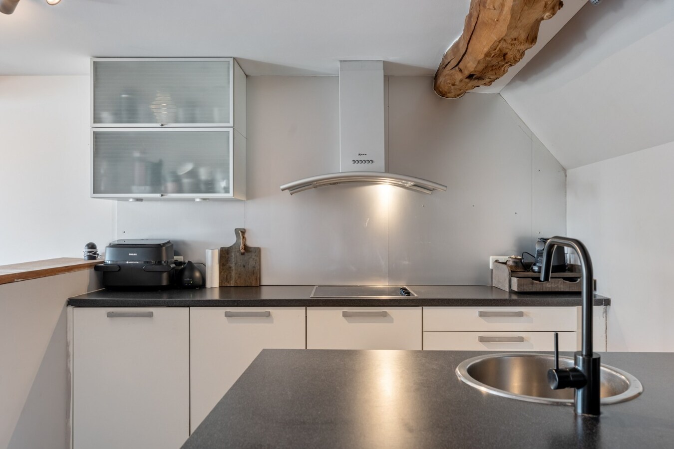 Comfortabel duplex appartement op de 3de en 4de verdieping van een kleinschalige residentie op een steenworp van de historische markt! 