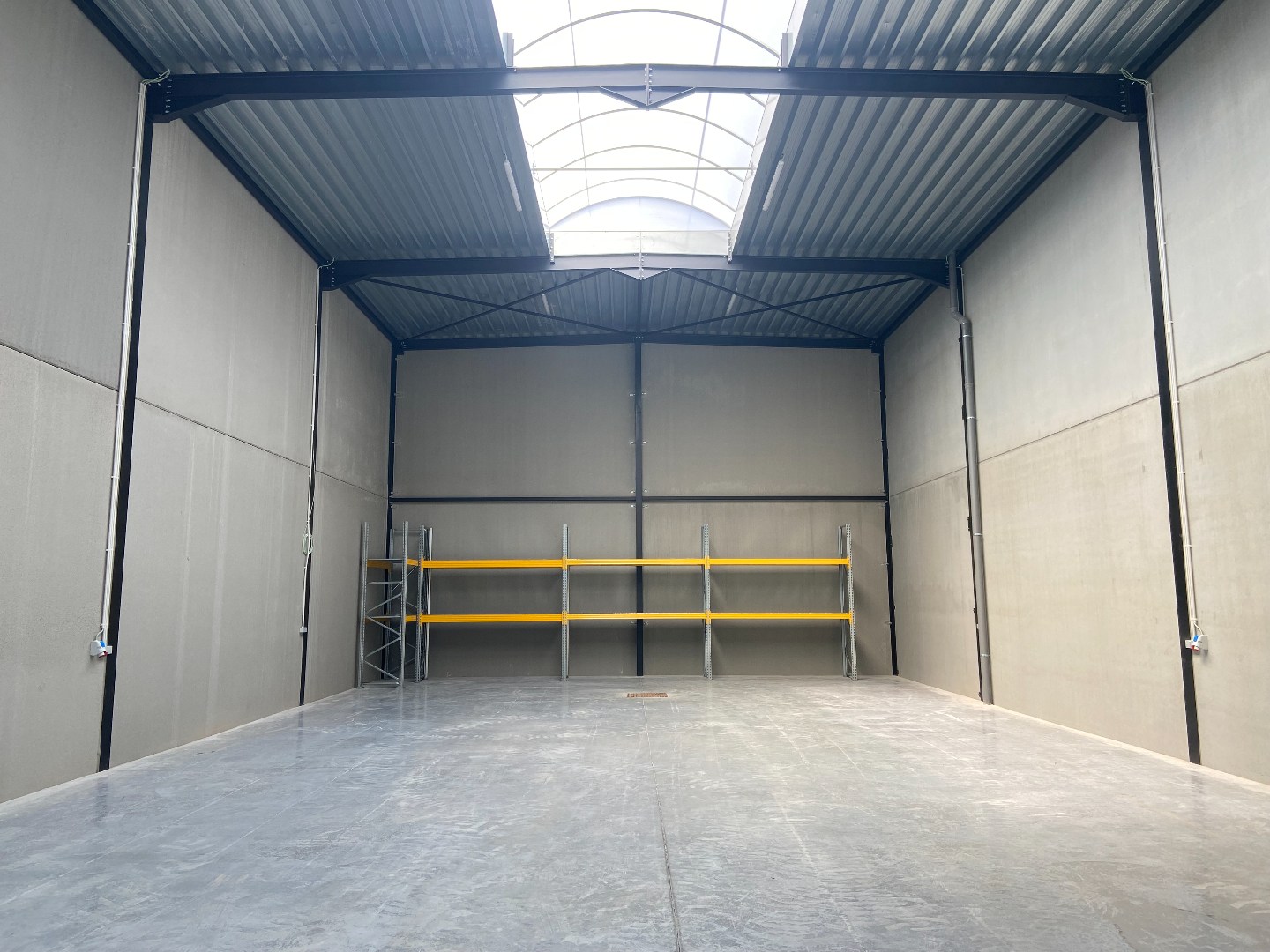 Te huur  – KMO-unit / Magazijn in Sint-Eloois-Vijve 