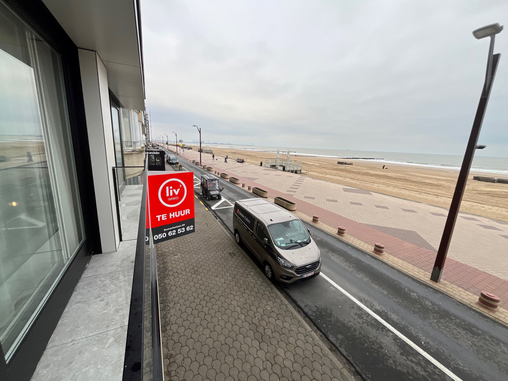 GEMEUBELD - Instapklare studio met frontaal zeezicht centraal gelegen tussen het Van Bunnenplein &amp; Albertplein. 