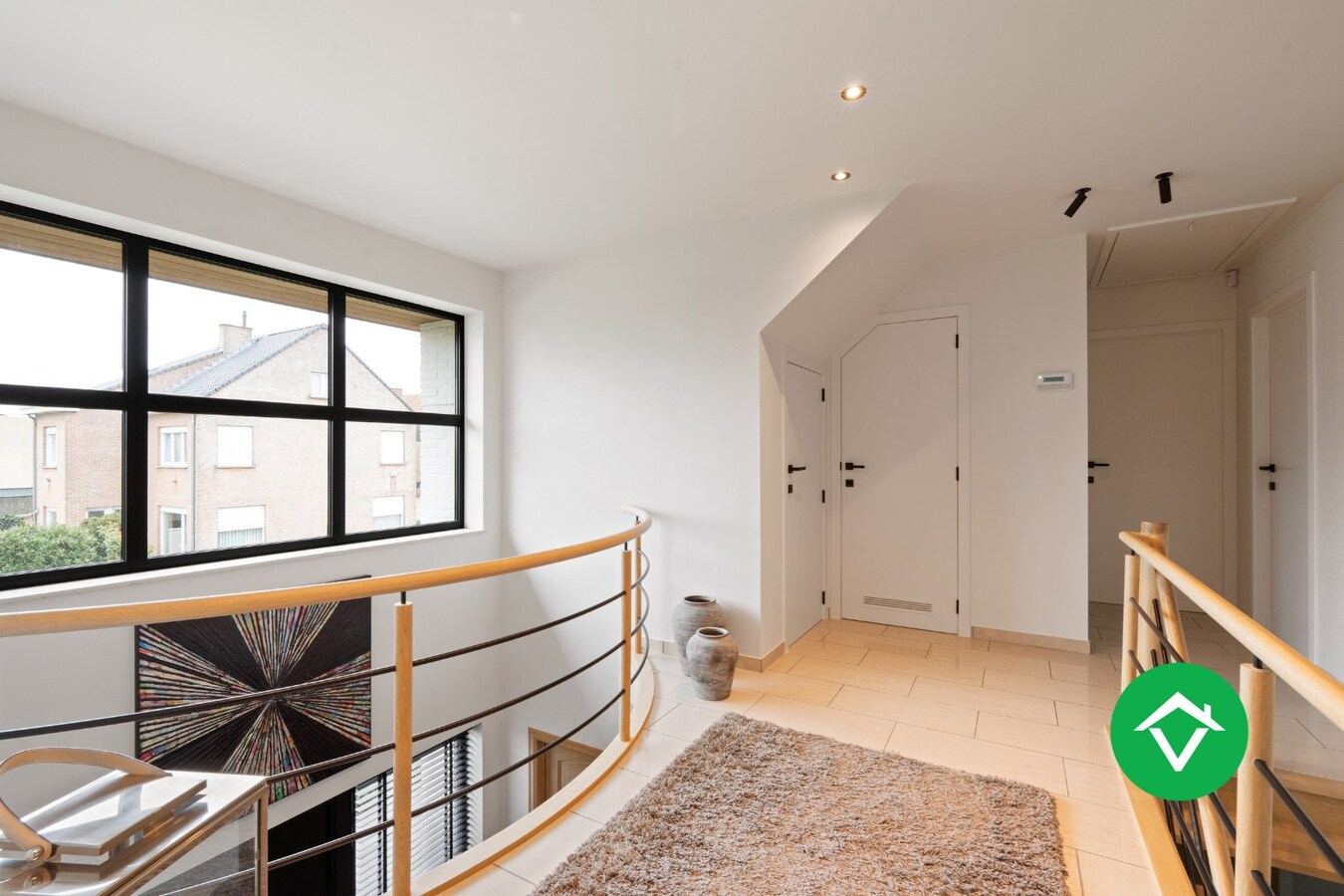 Stijlvolle alleenstaande villa met luxueus interieur en vier slaapkamers te Roeselare 