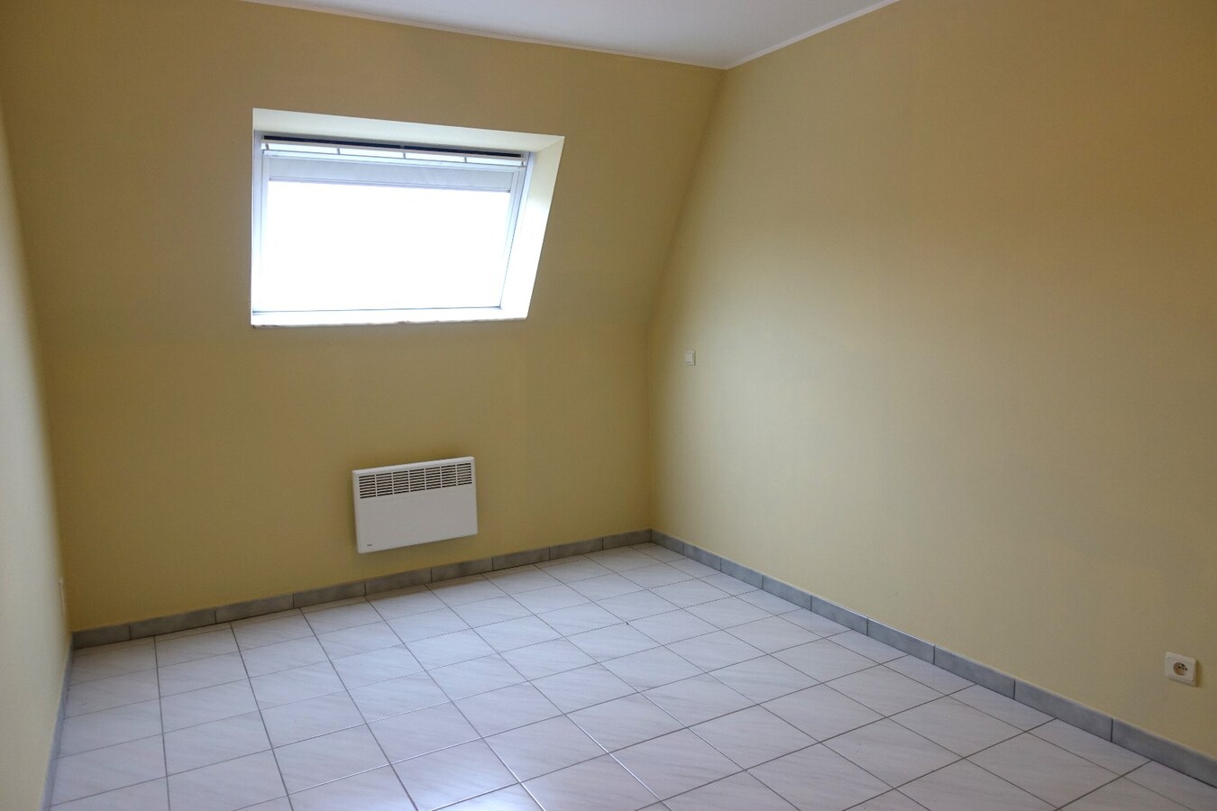 Ruim appartement met 2 slaapkamers te huur in Bredene 