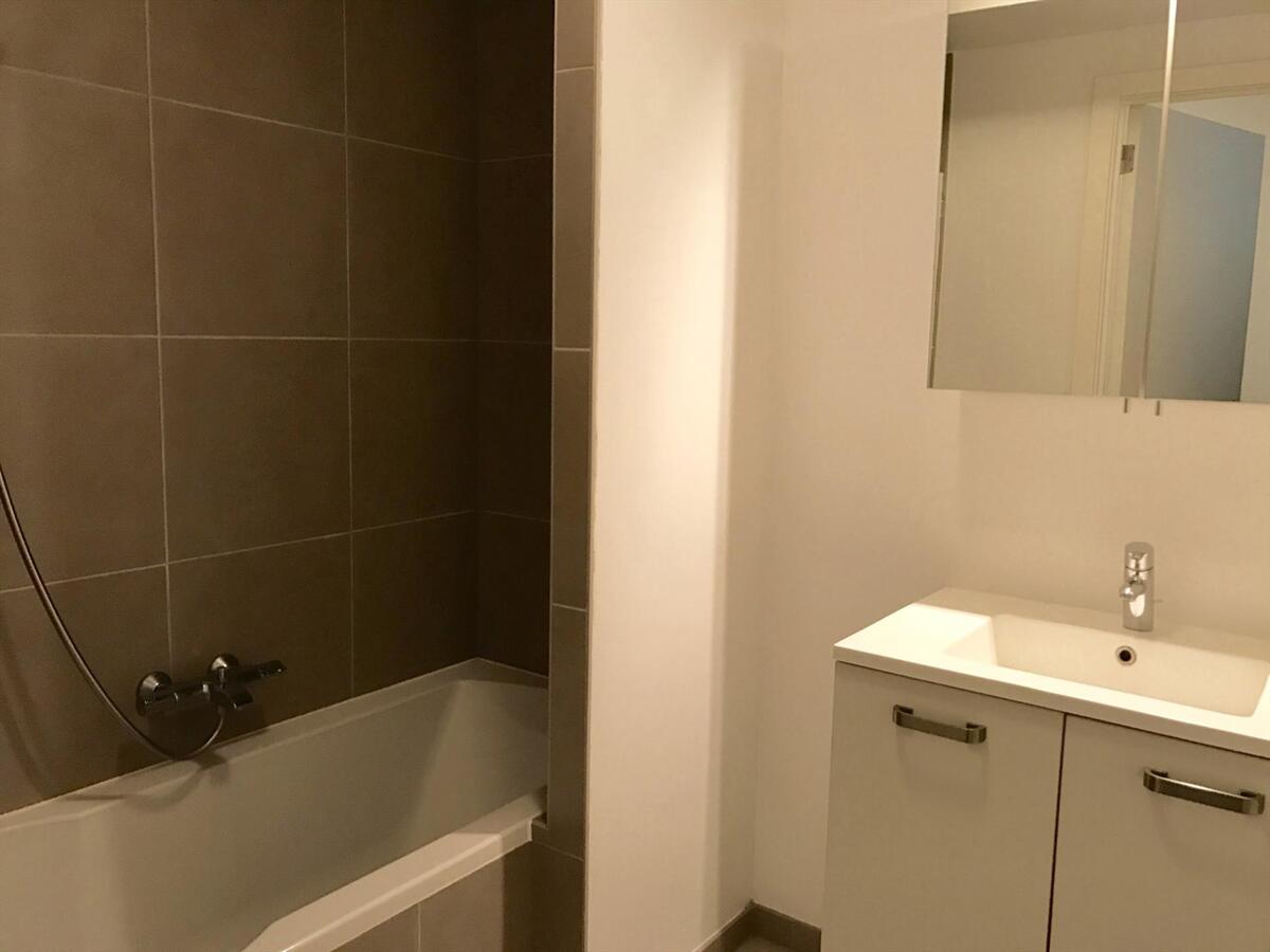 INSTAPKLAAR APPARTEMENT MT TERRAS OP ZUCHT VAN ZEE OOSTENDE 