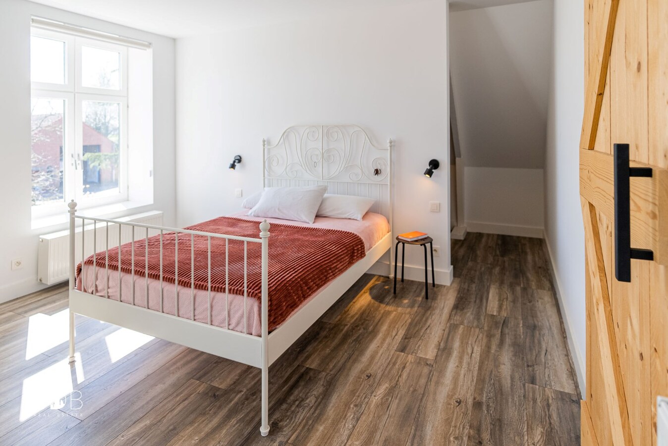 Stijlvolle villa met diverse bijgebouwen en graslanden op circa 3ha 