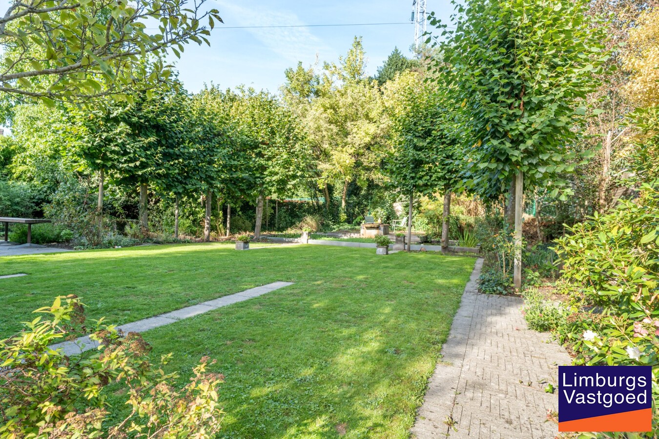 Centraal gelegen woning, 4 slpk, 180 m² bewoonbare oppervlakte, 9a 99ca 