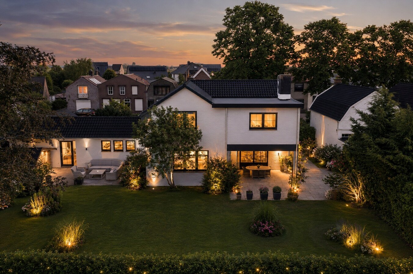Vrijstaande woning met vijf slaapkamers, garage en royale tuin 