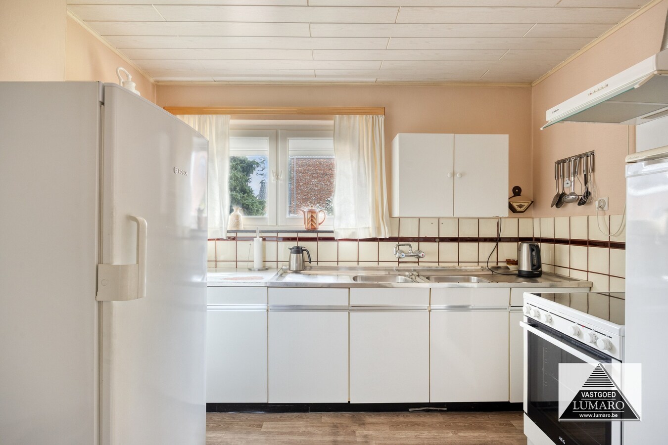 Te renoveren vrijstaande woning met 4 slaapkamers, tuin. 