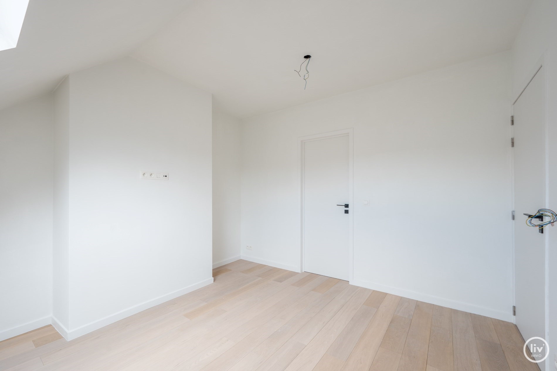 Nieuwbouw duplex in volledig gerenoveerd gebouw van 2021, centraal gelegen nabij Duinenwater, waardoor alle winkels en openbaar vervoer bereikbaar zijn op wandelafstand. 