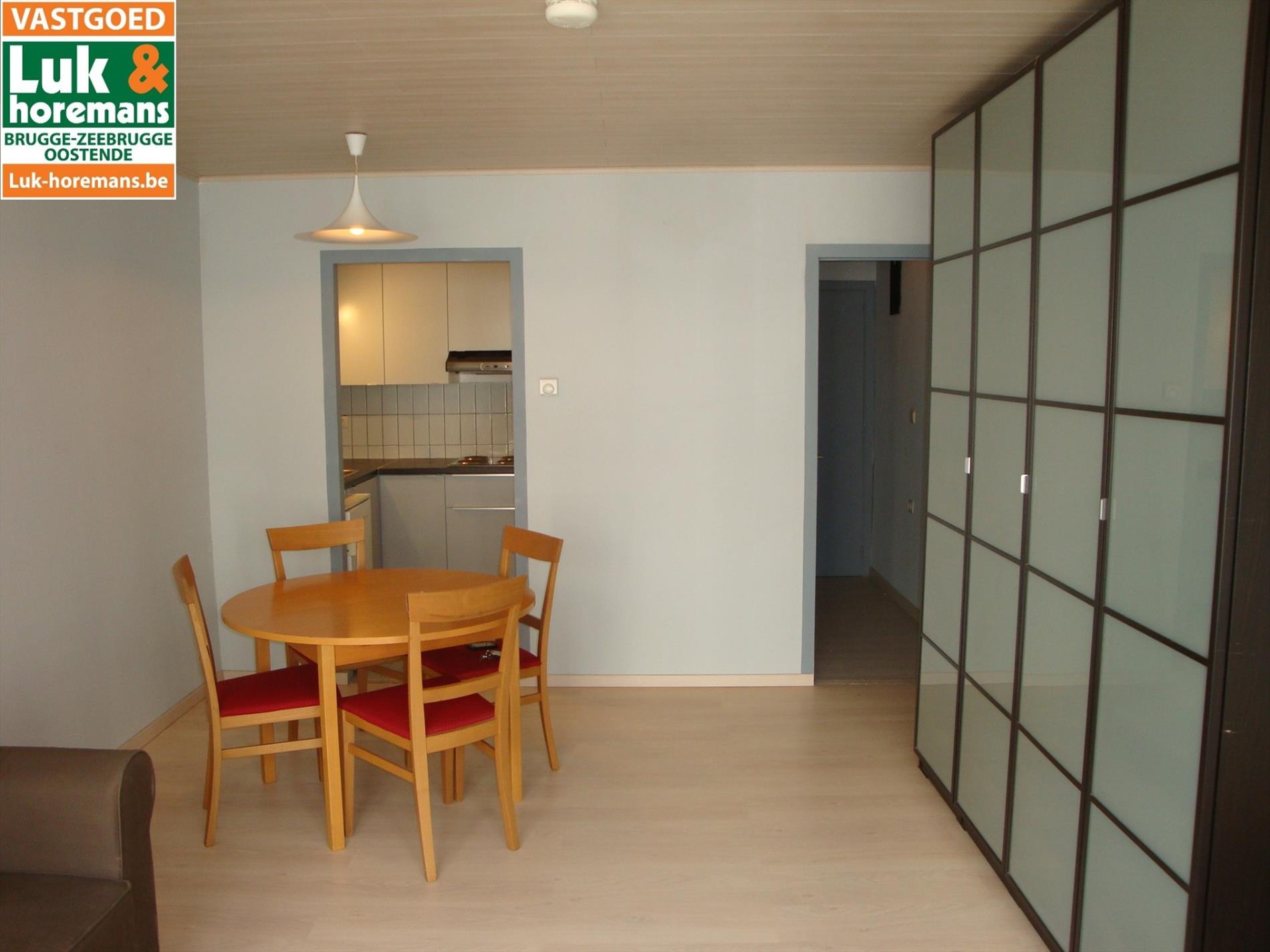 studio met zijdelingse zeezicht 