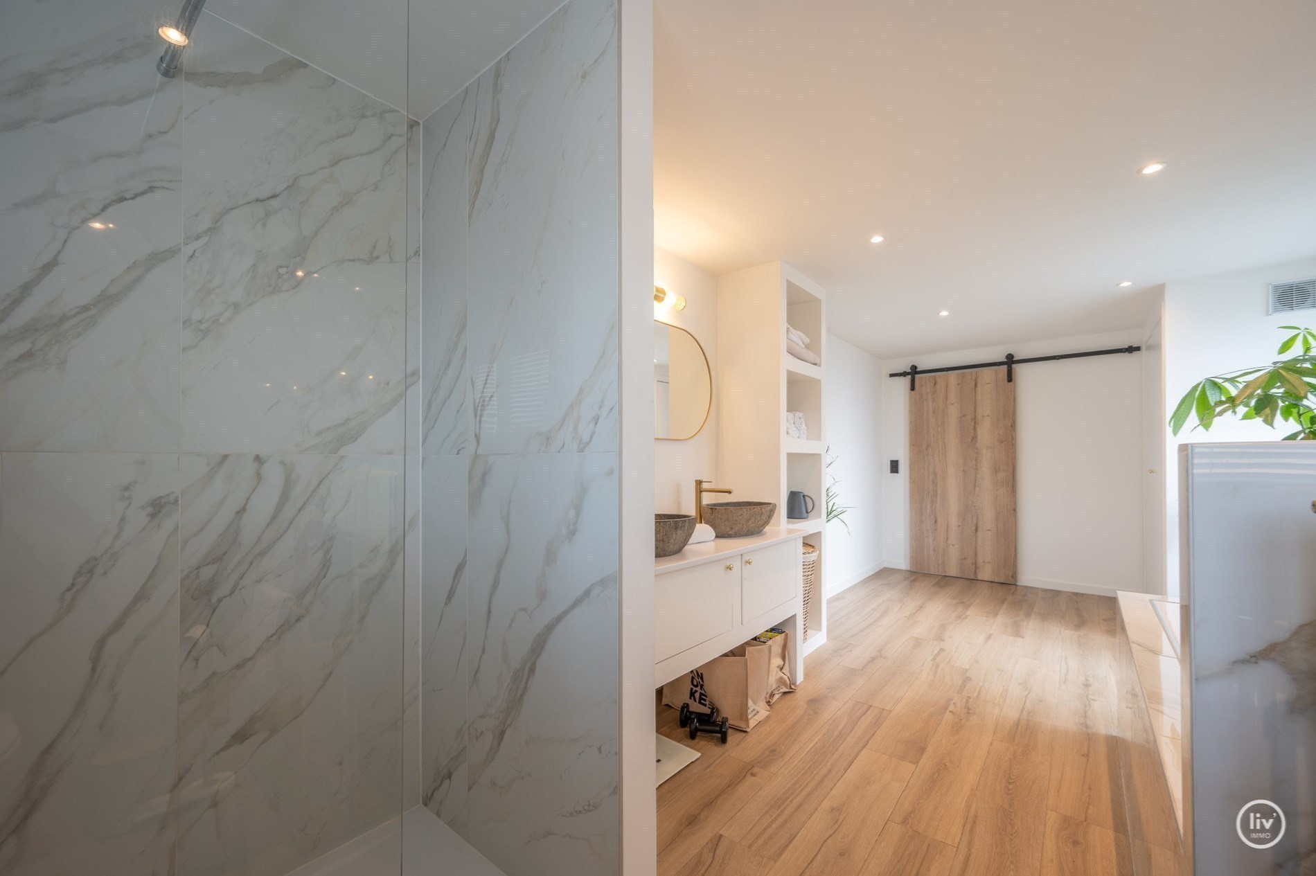 Maison authentiquement rénovée avec jardin orienté sud-ouest. 