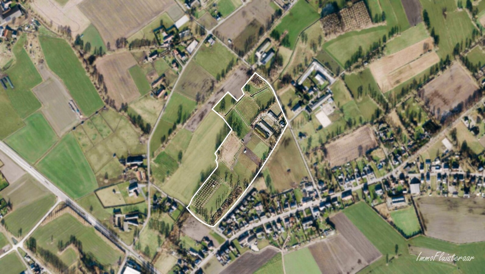 Woning met stalgebouwen en buitenpiste op ca. 6ha te Bocholt 