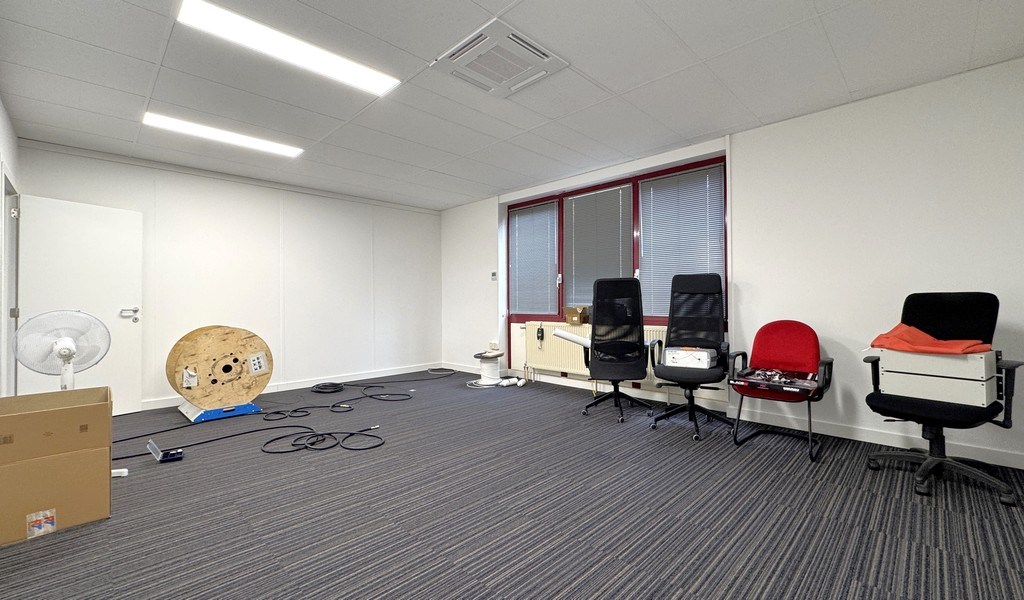 Instapklaar kantoor te huur in industriezone Mechelen-Noord 