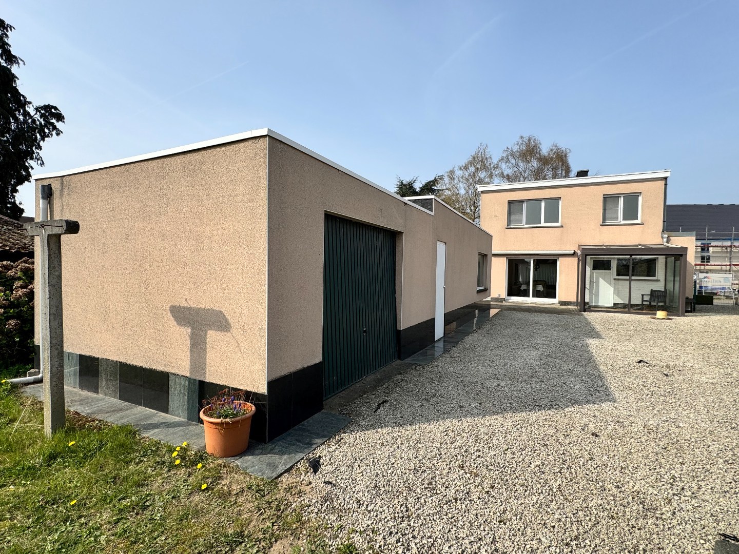 Verzorgde open bebouwing met tuin en garage in Zulte 