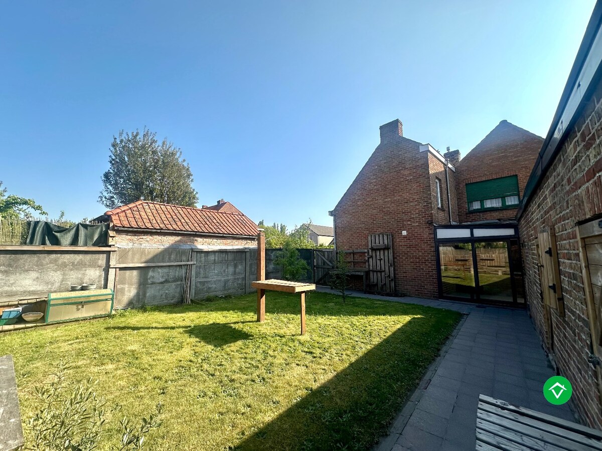 Op te frissen halfopen woning op rustige ligging nabij centrum Koekelare 