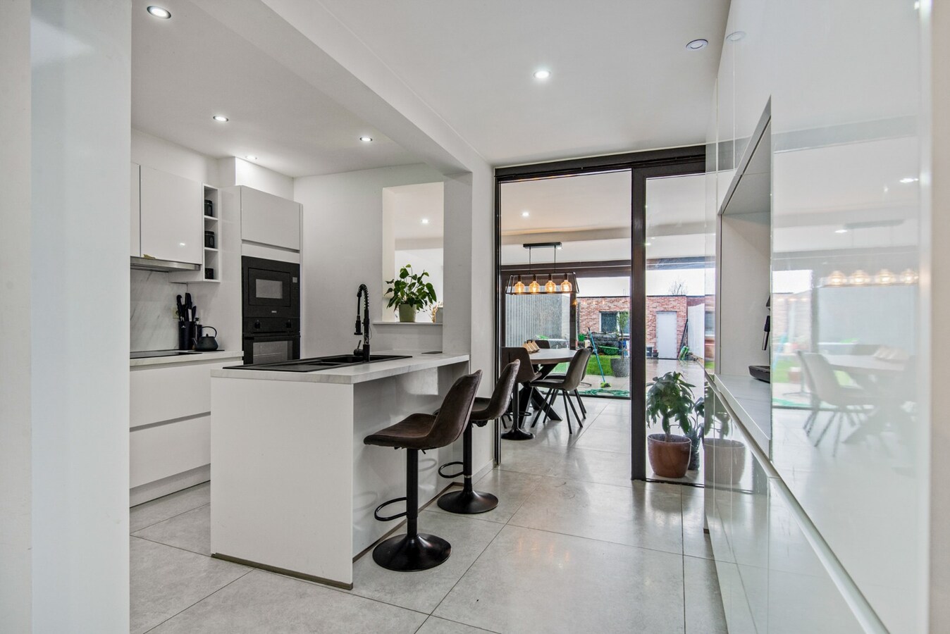 Gerenoveerde woning met 3/4 slpk, garage en tuin te Boom! 