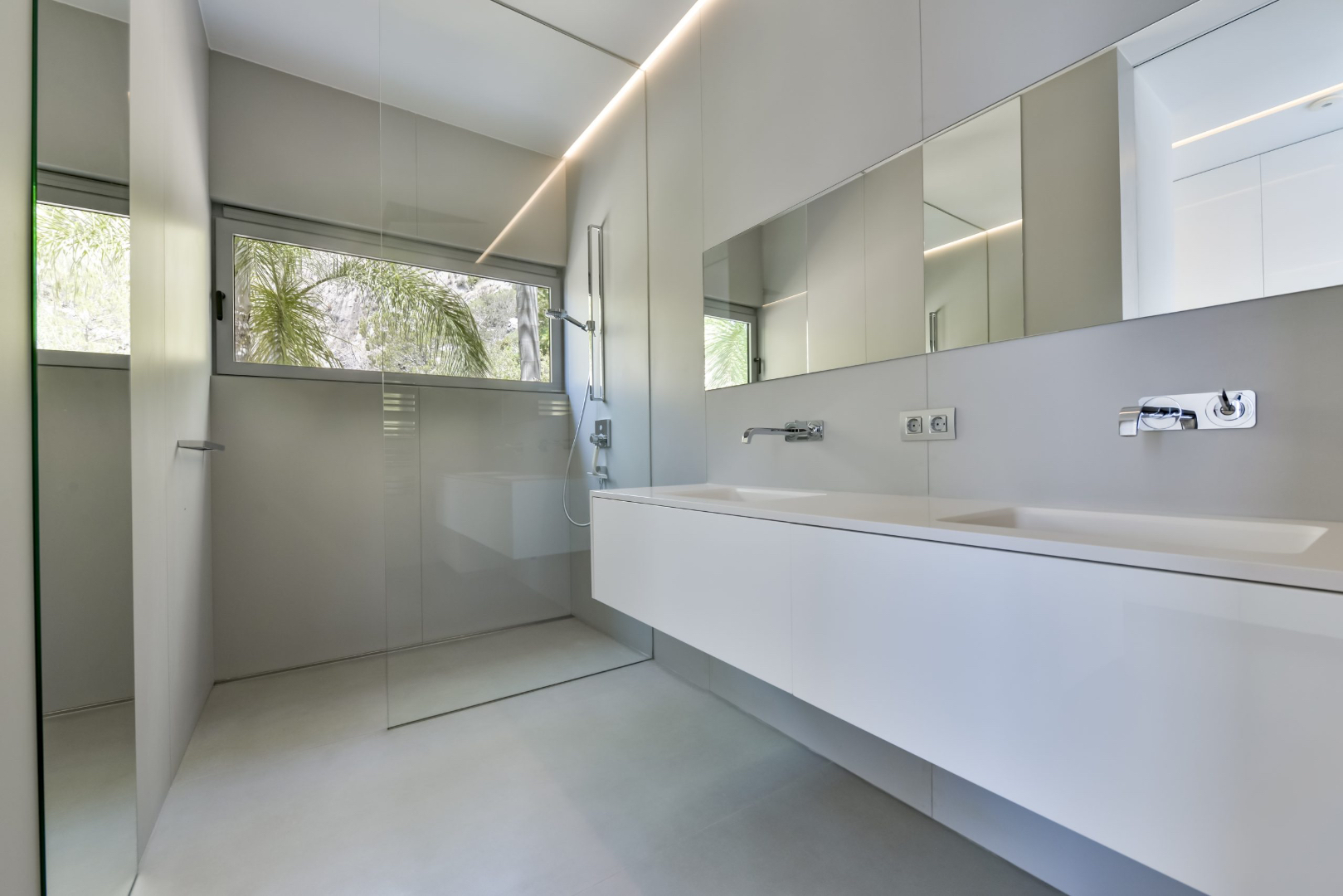 Luxe architectenvilla in Mascarat – Altea met panoramisch zeezicht en extra bouwgrond 