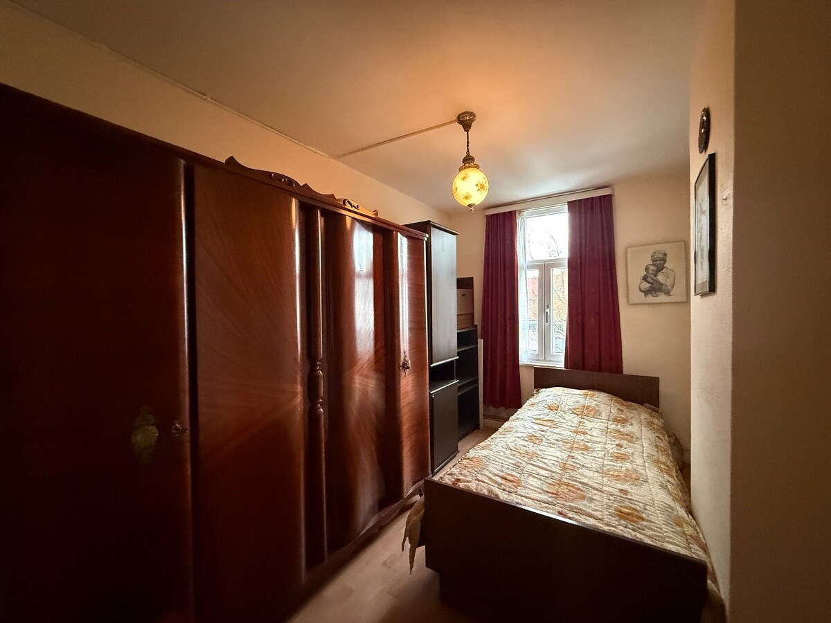 Twee woningen met totaal 5 slaapkamers en tuin te centrum Roeselare 