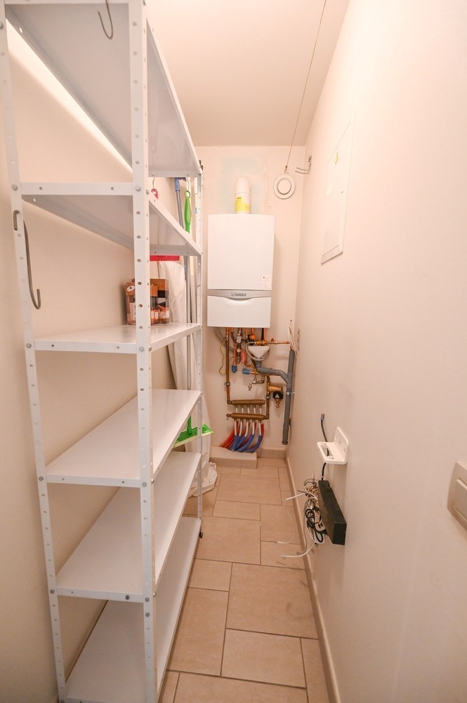 GEMEUBELD - Super gelegen en perfect onderhouden appartement, gelegen in de Van Bunnenlaan. 