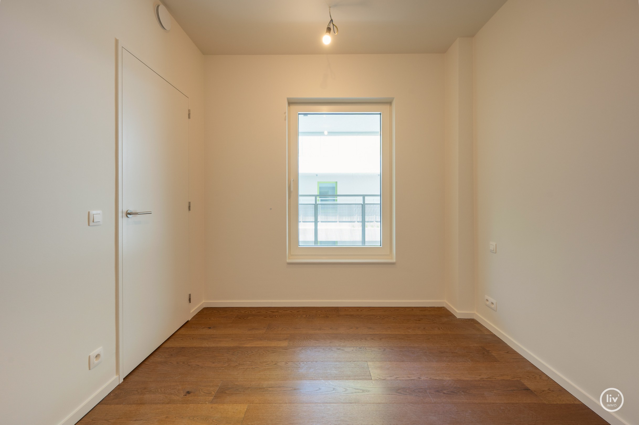 Centraal gelegen 3-kamer appartement te Res. Hoost met ruim terras genietend van zijdelings zeezicht! 