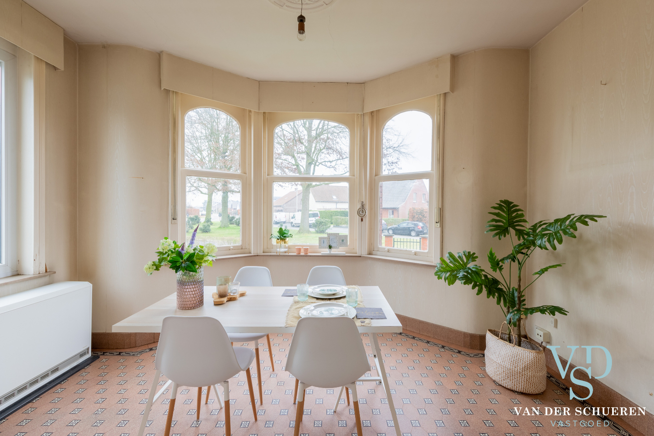 Statige herenwoning met potentieel ! 