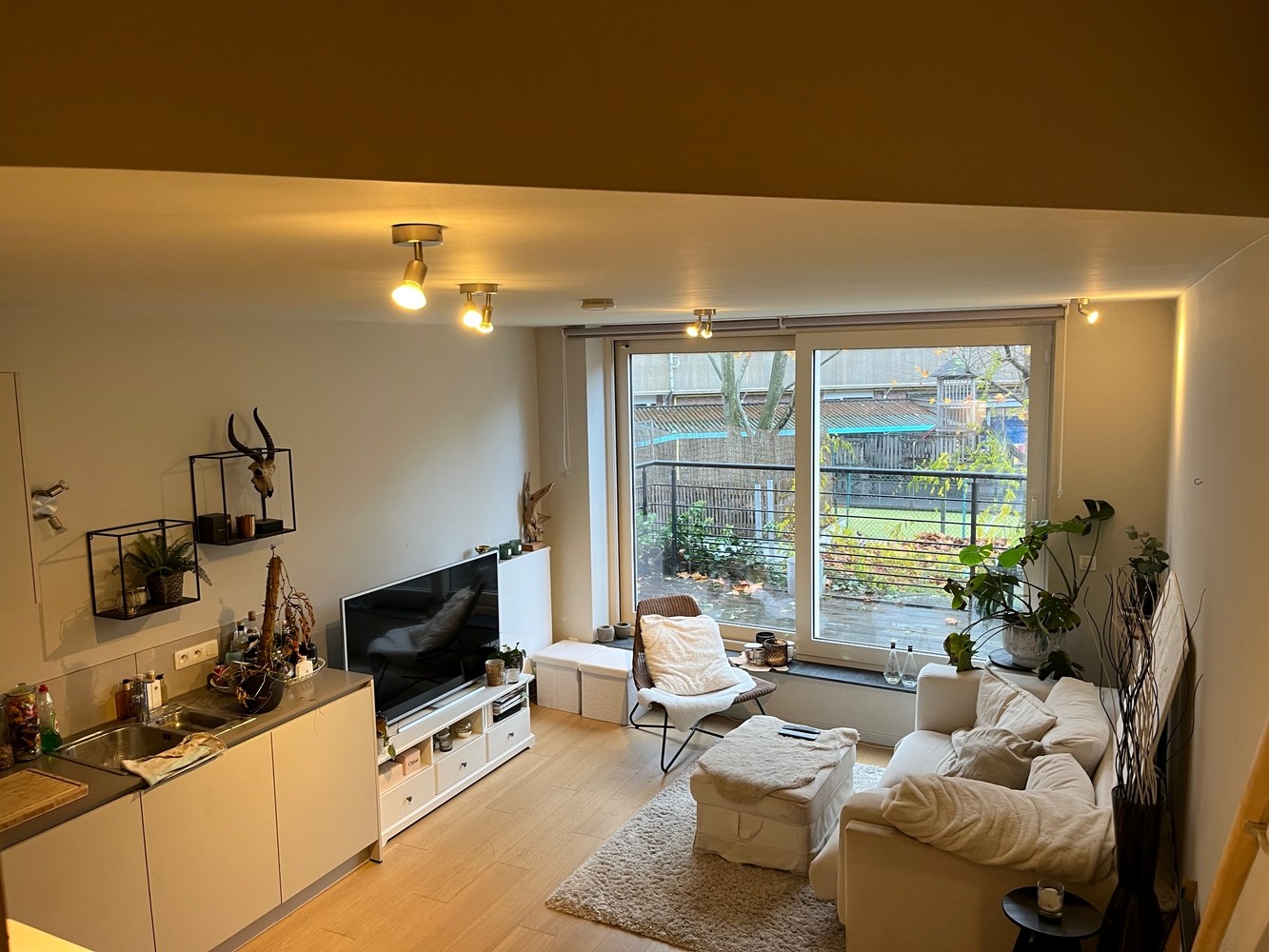 Zeer gezellige en lichtrijke duplexstudio met terras in hartje Gent! 