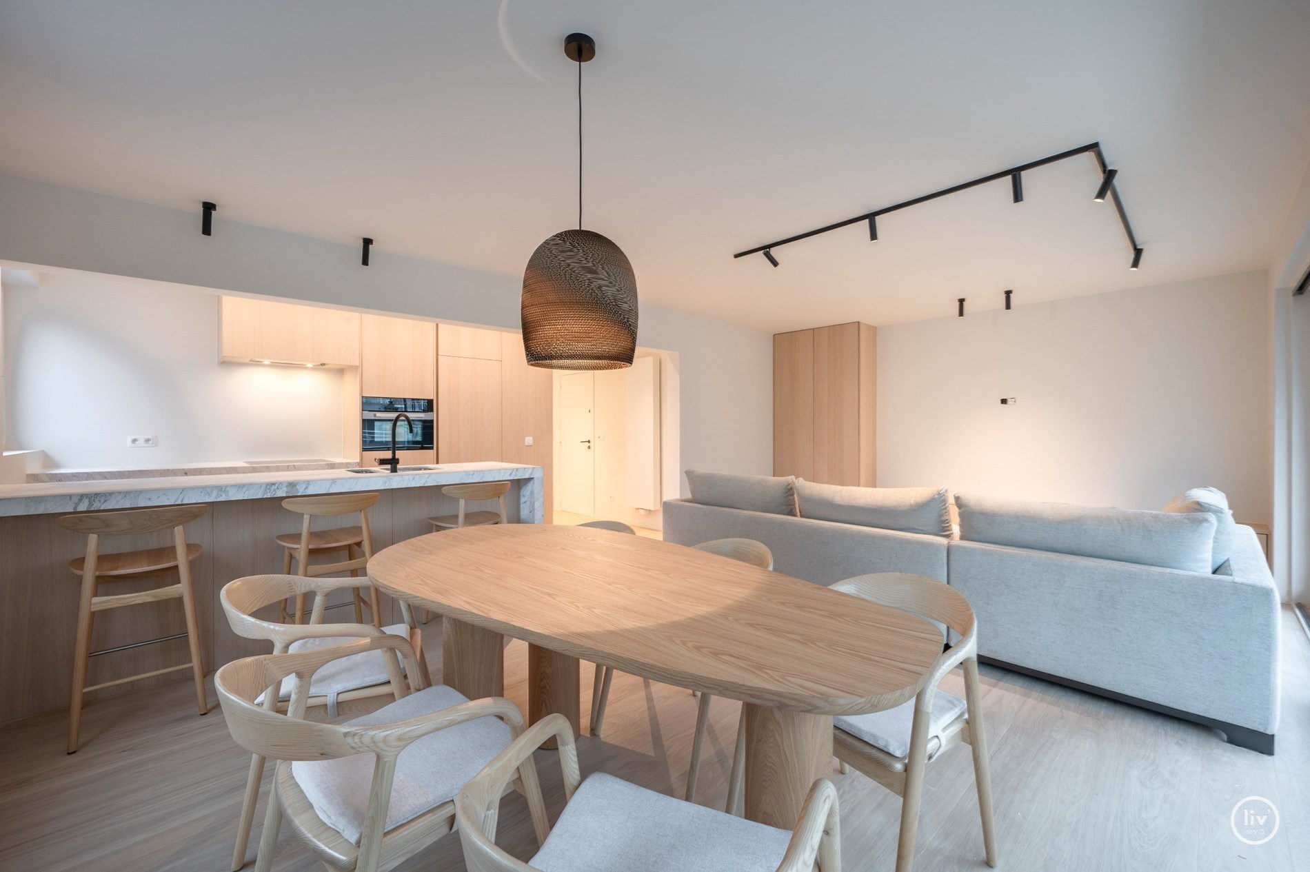 Appartement d'angle entièrement rénové, bien situé sur la Lippenslaan (ACTION PRINTEMPS*) 