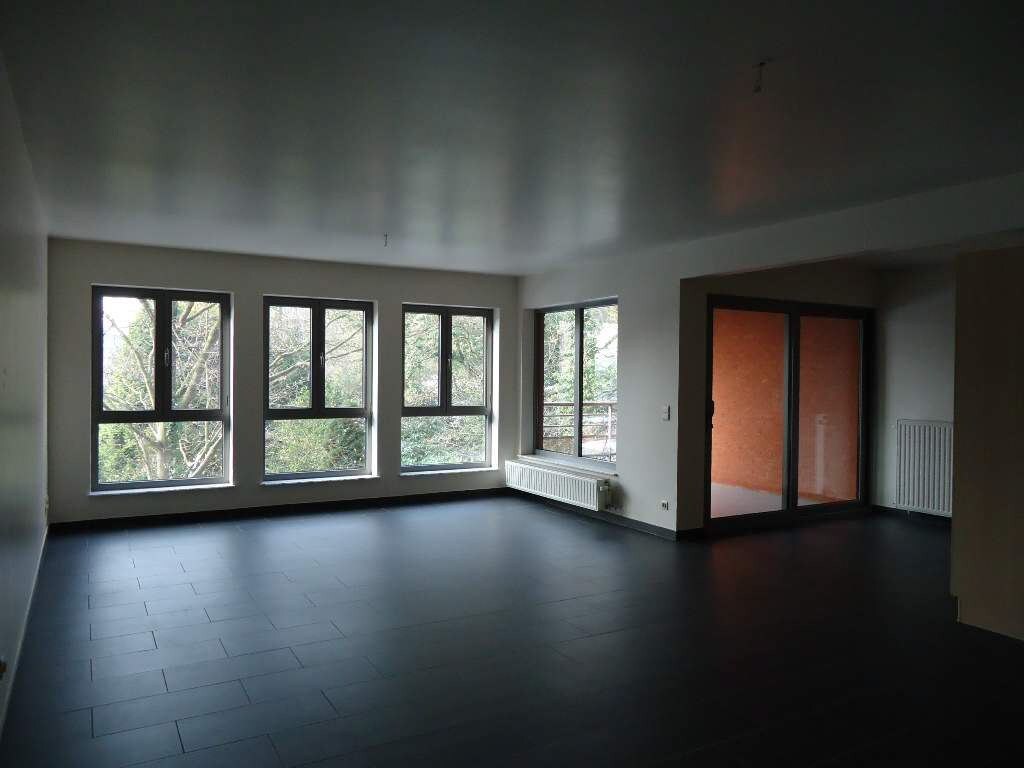 Ruim appartement met terras en garage 