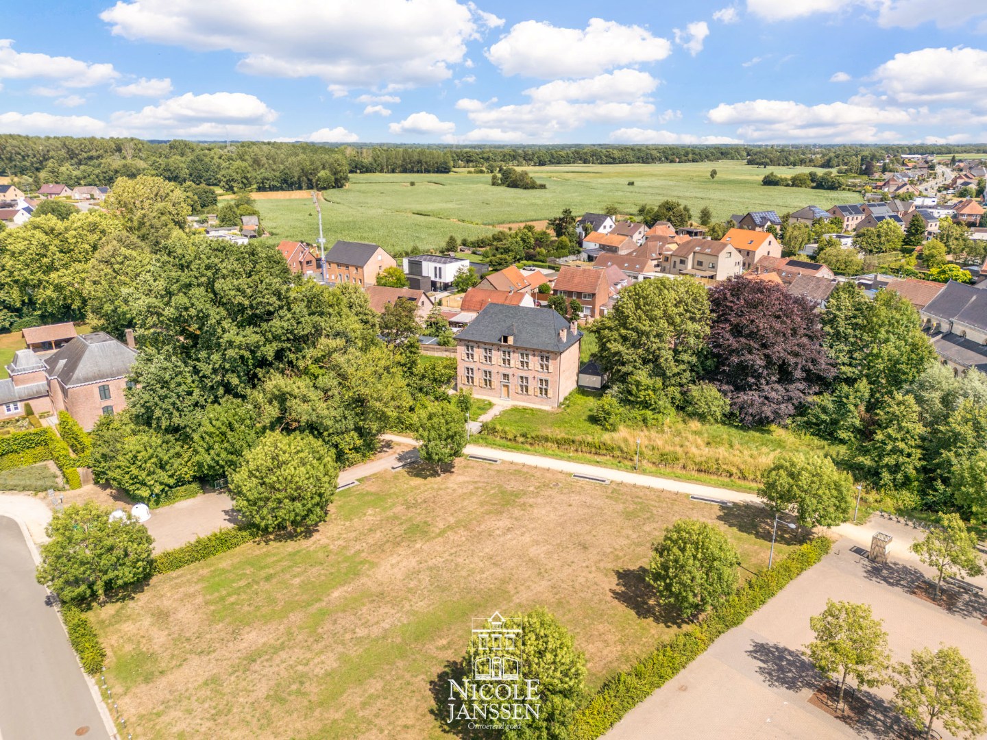 Gelegen midden in het charmante dorpscentrum van Opitter
