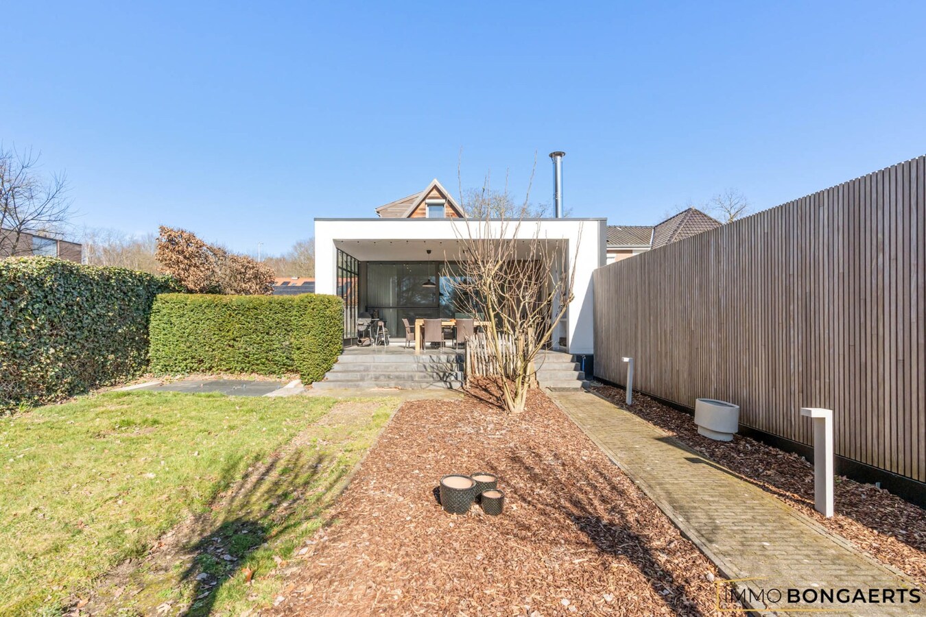 Gerenoveerde woning op een ruim perceel in Opglabbeek 