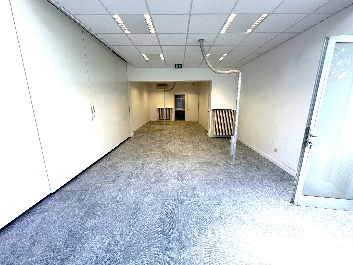 Instapklare kantoorruimte (+/- 100 m²) met 2 parkeerplaatsen, Torhout centrum 