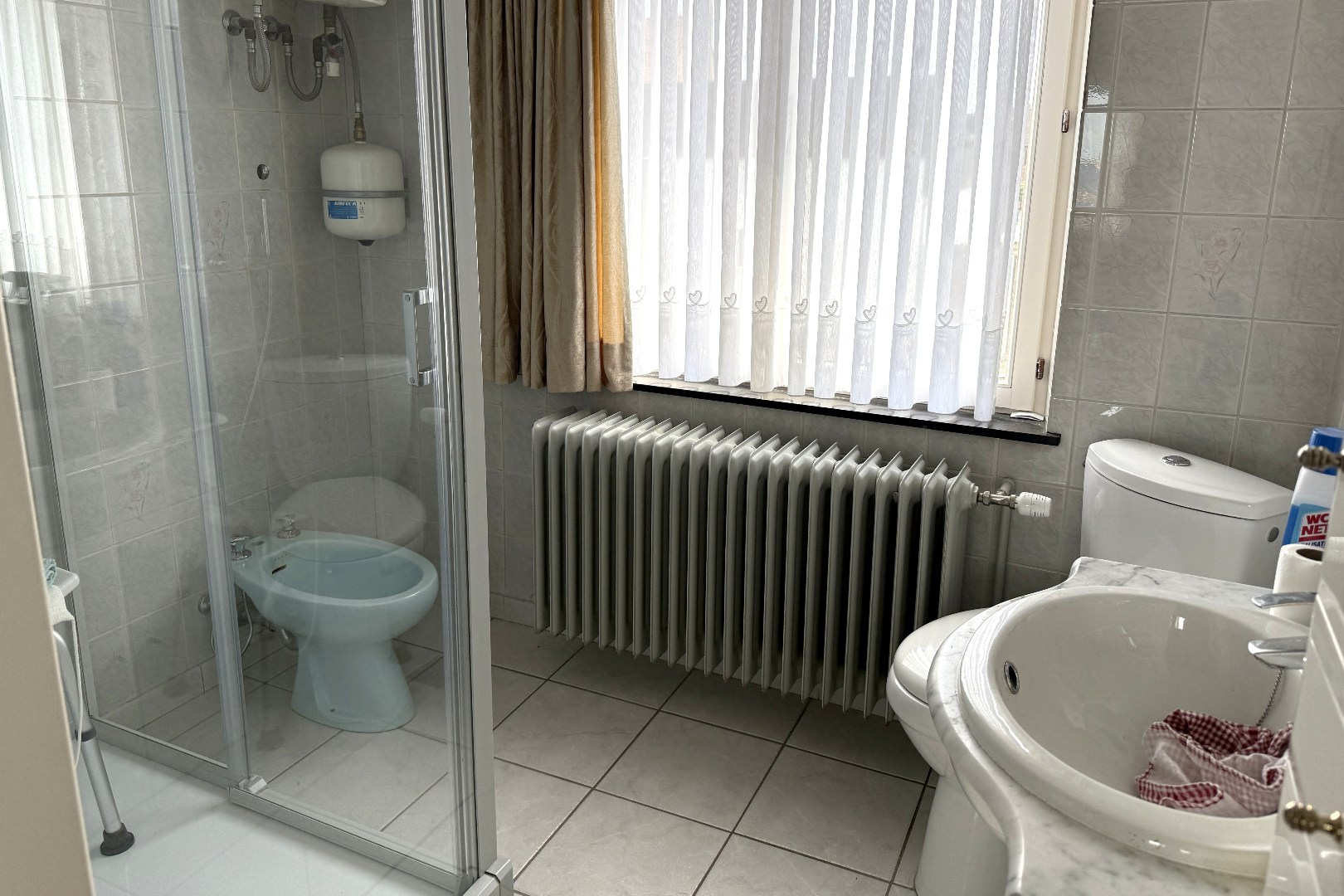 Badkamer met douche