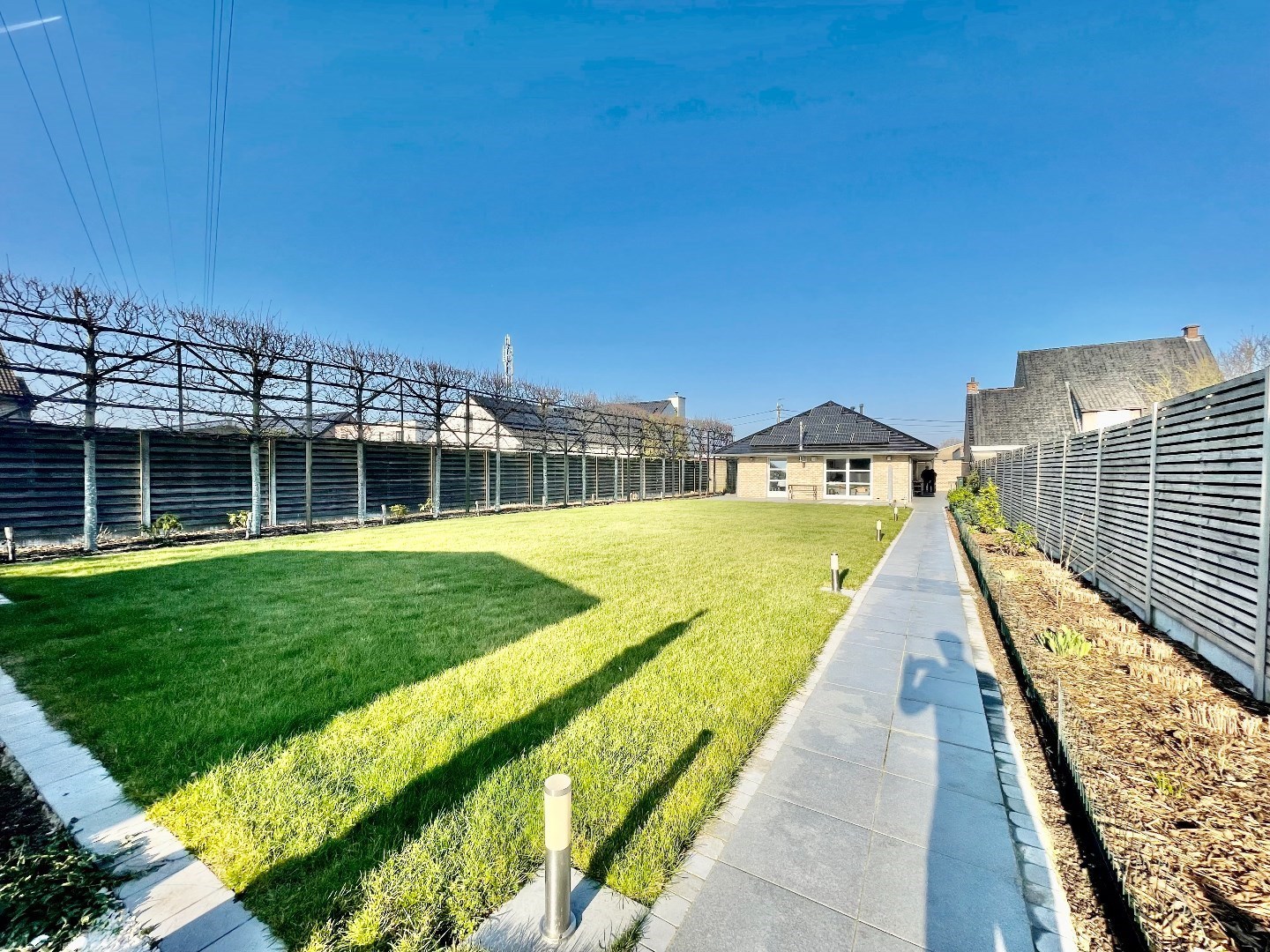 VERLAAGDE PRIJS - Gelijkvloerse villa met prachtige tuin op 850m² 